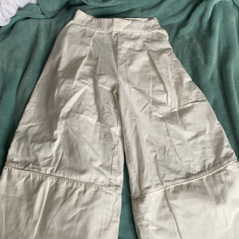 Thick white denim cropped wide-leg pants (culottes)